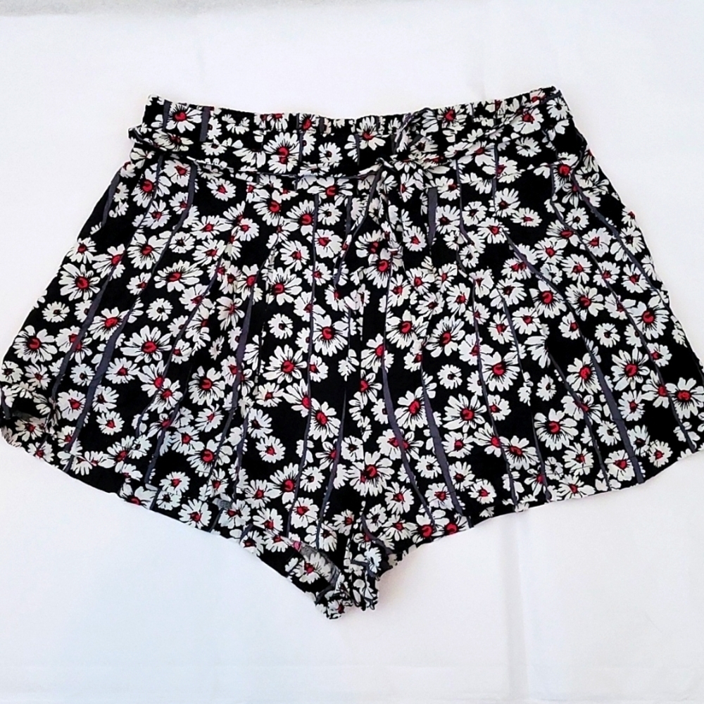 Love Tree Floral Print High Waisted Shorts